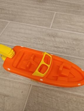🐻 Orange & Yellow Toy Speedboat